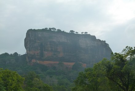 Sri Lanka Familienreise - Sri Lanka Summer for family - Sigiriya Felsen aus der Ferne