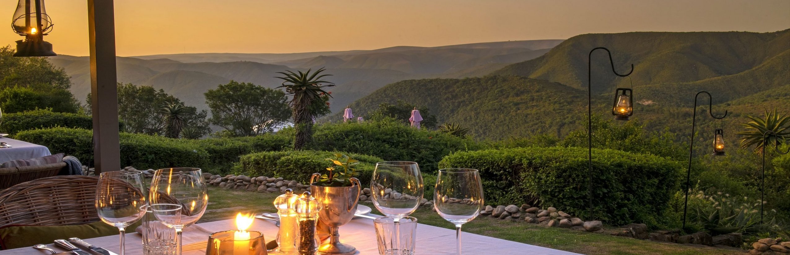 Familienreise Südafrika mit Kindern - Garden Route for family individuell deluxe - Camp Figtree - Dinner mit Ausblick 