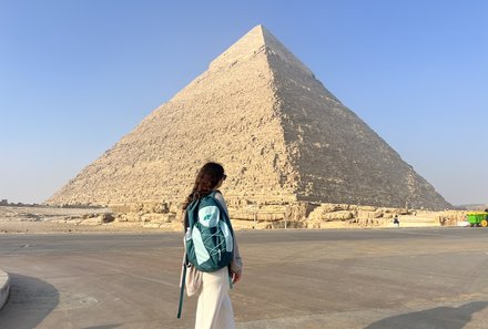 Familienreise Ägypten - Ägypten for family - Samira an den Pyramiden von Gizeh