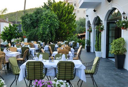 Albanien Familienreise - Albanien for family individuell - Himare - Chimaera Hotel - Terrasse