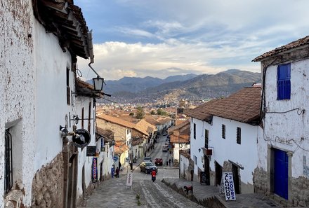 Peru Familienreise - Peru Teens on Tour - Cusco - Kinder - Cusco Gasse mit Blick ins Tal