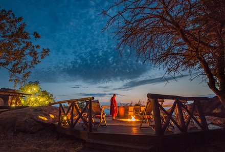 Tansania for family individuell - Familienabenteuer Tansania - Maweninga Camp Tarangire Nationalpark - Feuerstelle am Abend