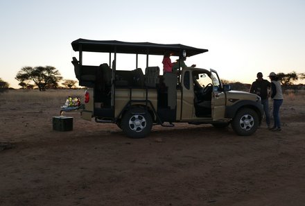 Namibia Familienreise im 4x4 Mietwagen mit Dachzelt - Otjiwa - Rhinotracking Safarifahrzeug