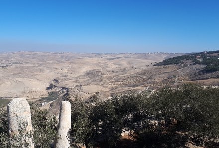 Jordanien mit Kindern - Jordanien individuell im Mietwagen - Aussicht vom Berg Nebo