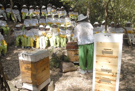 Andalusien for family - Familienreise Andalusien - Kinder bei den Bienen