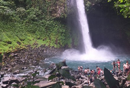 Costa Rica Familienreise - Costa Rica Family & Teens individuell - La Fortuna Wasserfall - baden