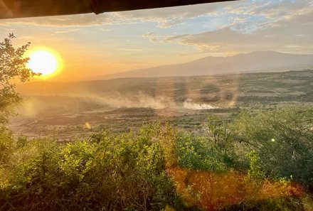 Serengeti mit Kindern individuell - Best of Familiensafari Serengeti - Landschaftspanorama Tansania bei Sonnenuntergang