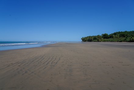 Familienurlaub Costa Rica - Costa Rica Abenteuer Regenwald und Pazifik - Leerer Strand von Uvita