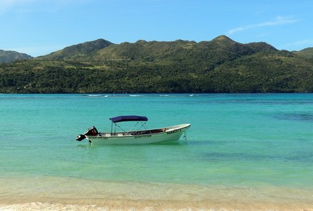 Dominikanische Republik mit Kindern - Dom Rep Familienreise - Samana - Strand von Las Galeras mit Boot