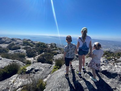 Garden Route for family Deluxe - Familienreise Garden Route mit Kindern - Reisefeedback - Kinder am Aussichtspunkt