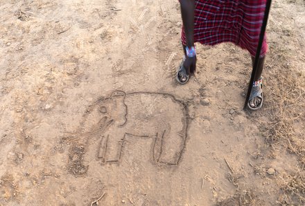 Kenia Familienreise - Kenia for family individuell - Best of Safari & Chale Island - Massai hat Elefanten gemalt