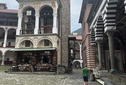 Bulgarien Familienreise - Bulgarien mit Kindern - Gebäude auf dem Klosterareal