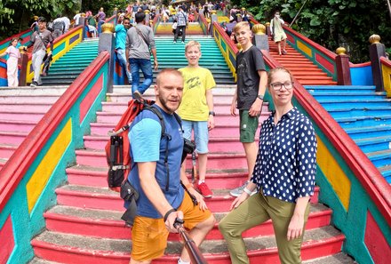 Familienurlaub Malaysia & Borneo - Malaysia & Borneo for family individuell - Batu Caves bei Kuala Lumpur - bunte Treppen