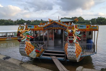 Vietnam Familienreise - Vietnam for family Summer - Drachenboot auf dem Huong Fluss 