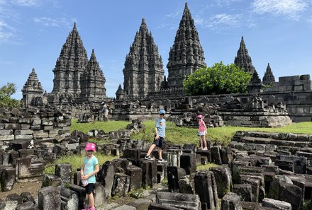 Bali for family - Verlängerung auf Java - Kinder bei Prambanan Tempel