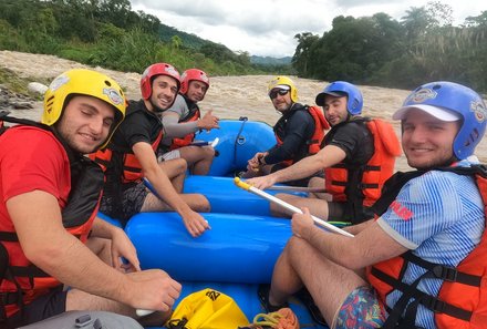 Panama for family individuell - Panama Familienreise - Männer beim Rafting