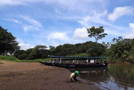 Costa Rica for family Deluxe - Familienreise in Costa Rica - Kind am Fluss 