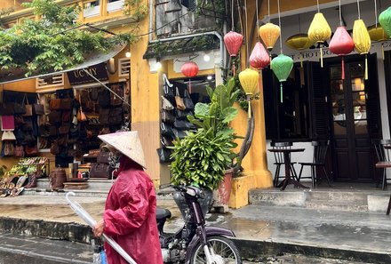 Vietnam Familienreise - Vietnam Summer - Einheimische mit Reishut