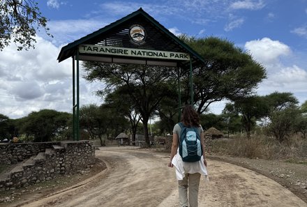 Tansania Familienreise - Tansania for family individuell - Familienabenteuer Tansania - Alessia  auf dem Weg zum Tarangire Nationalpark