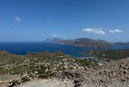 Sizilien Familienreise - Sizilien Family & Teens - Blick von Vulcano auf Nachbarinseln