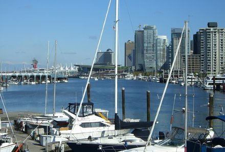 Westkanada for family - Familienurlaub Kanada -   Hafen mit Skyline