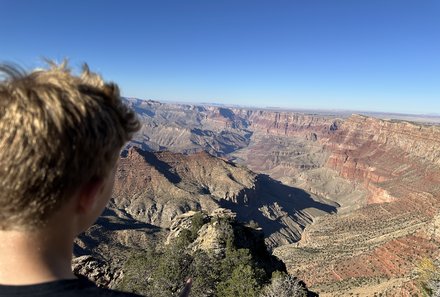 USA Südwesten mit Kindern - USA Westküste for family individuell - Abenteuer im Wilden Westen - Junge am Grand Canyon