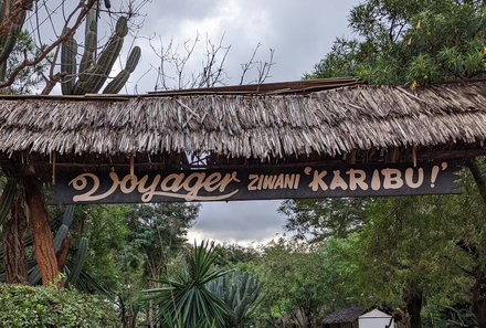 Kenia Familienreise - Kenia for family individuell - Best of Safari & Chale Island - Ziwani - Voyager Ziwani Camp - Eingangsschild