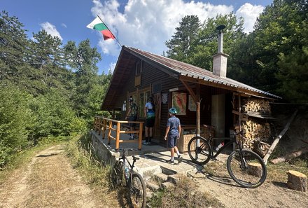 Bulgarien Familienreise - Bulgarien mit Kindern - Hotel Budapest Sofia - Stopp an einer Hütte