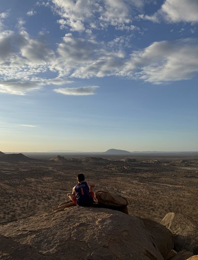 Namibia Familienreise - Namibia mit Teens - Feedback - Junge am Aussichtspunkt