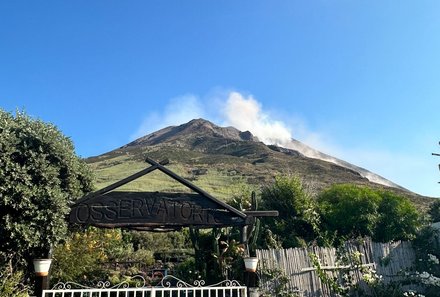 Sizilien Familienreise - Sizilien Family & Teens - Vulkan Stromboli in der Ferne