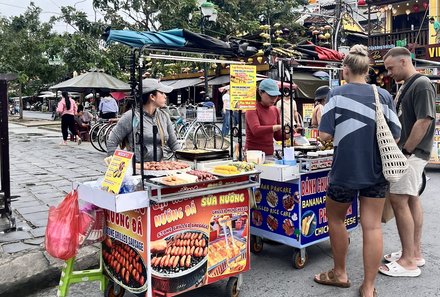 Vietnam for family - Familienreise Vietnam mit Kindern - Straßenverkäufer