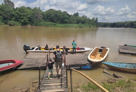 Familienurlaub Malaysia & Borneo - Malaysia & Borneo for family individuell - Kinabatangan River - Steg mit Boot