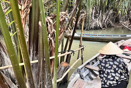 Vietnam for family - Familienreise Vietnam mit Kindern - Einheimische mit Sampan