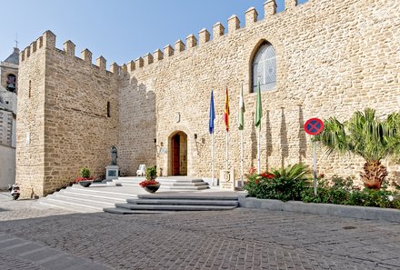 Andalusien for family - Familienreise Andalusien - Rota Zentrum schönes Gebäude