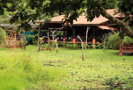 Costa Rica Familienurlaub - Costa Rica for family individuell - Maquenque Eco Lodge - Gebäude am See