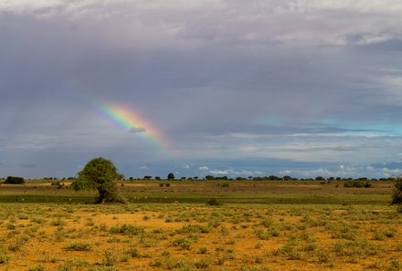 Kenia Familienreise - Kenia for family individuell - Strand & Buschabenteuer - Tsavo Ost NP - Landschaft mit Regenbogen