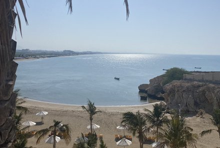 Oman mit Kindern individuell - Strandverlängerung - Crowne Plaza Hotel Muscat - Strandabschnitt