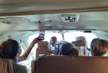 Serengeti mit Kindern individuell - Best of Familiensafari Serengeti - Pilot im Safariflugzeug