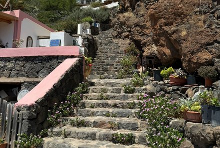 Sizilien Familienreise - Sizilien Family & Teens - Steintreppe in Alicudi