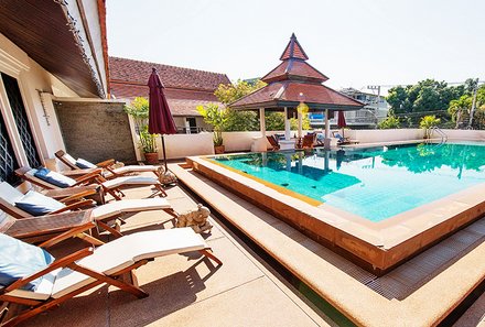 Thailand Familienreise mit Kindern - Thailand for family individuell - Bodhi Serene Chiang Mai - Pool mit Liegen