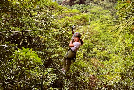 Familienurlaub Costa Rica - Costa Rica Große Rundreise für Familien - Kinder beim Ziplining