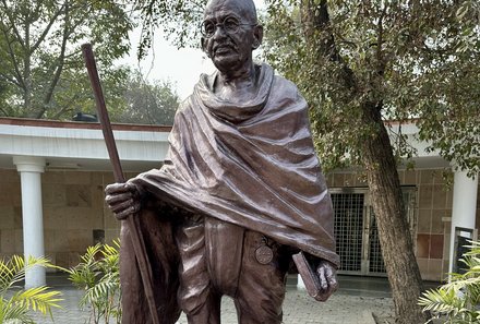 Ladakh mit Kindern - Ladakh Teens on Tour - Mahatma Gandhi Statue