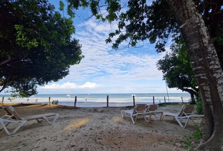 Kenia Familienreise - Kenia for family individuell - Strand & Buschabenteuer - Diani Beach - Liegen unter Bäumen