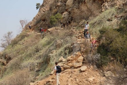 Namibia Family & Teens - Namibia Familienreise - Familien auf Wanderung in der Köcherbaumschlucht