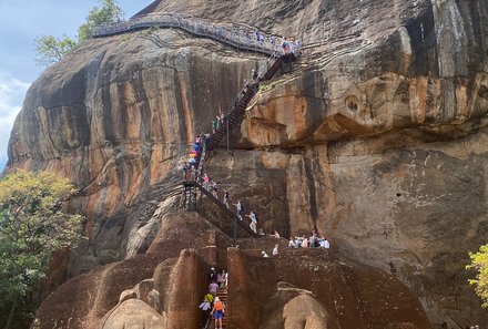 Sri Lanka for family individuell - Sri Lanka Individualreise mit Kindern - Sigiriya-Felsen - Touristen