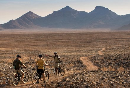 Namibia Deluxe Familienreise individuell - Sossusvlei - Fahrradtour mit Landschaft