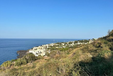 Sizilien Familienreise - Sizilien Family & Teens - Blick über die Insel Stromboli