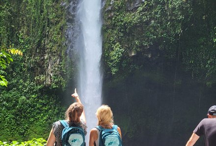 Costa Rica for family Deluxe - Familienreise in Costa Rica - La Fortuna Wasserfall - Svenja Fiestelmann und Fabienne Cselovszki