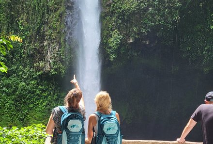 Costa Rica Familienreise - Costa Rica Family & Teens individuell - La Fortuna Wasserfall - Svenja Fiestelmann & Fabienne Cselovski