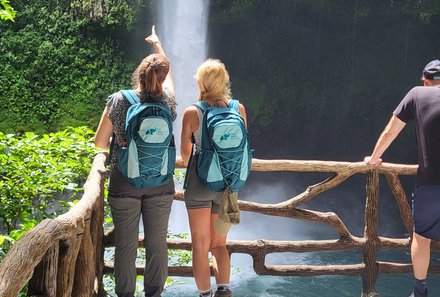 Costa Rica for family Junior - Costa Rica mit Kindern - Wasserfall La Fortuna - Fabienne Cselovszki und Svenja Fiestelmann